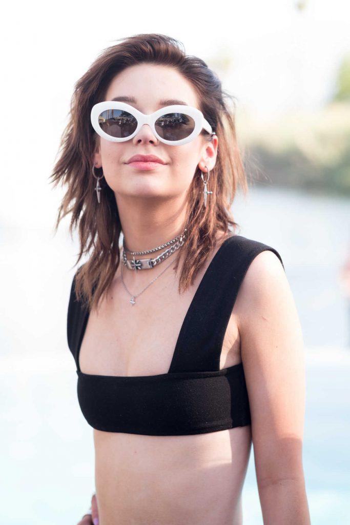 Amanda Steele Attends the REVOLVE Desert House During the Coachella Valley Music and Arts Festival in Palm Springs 04/15/2017-1