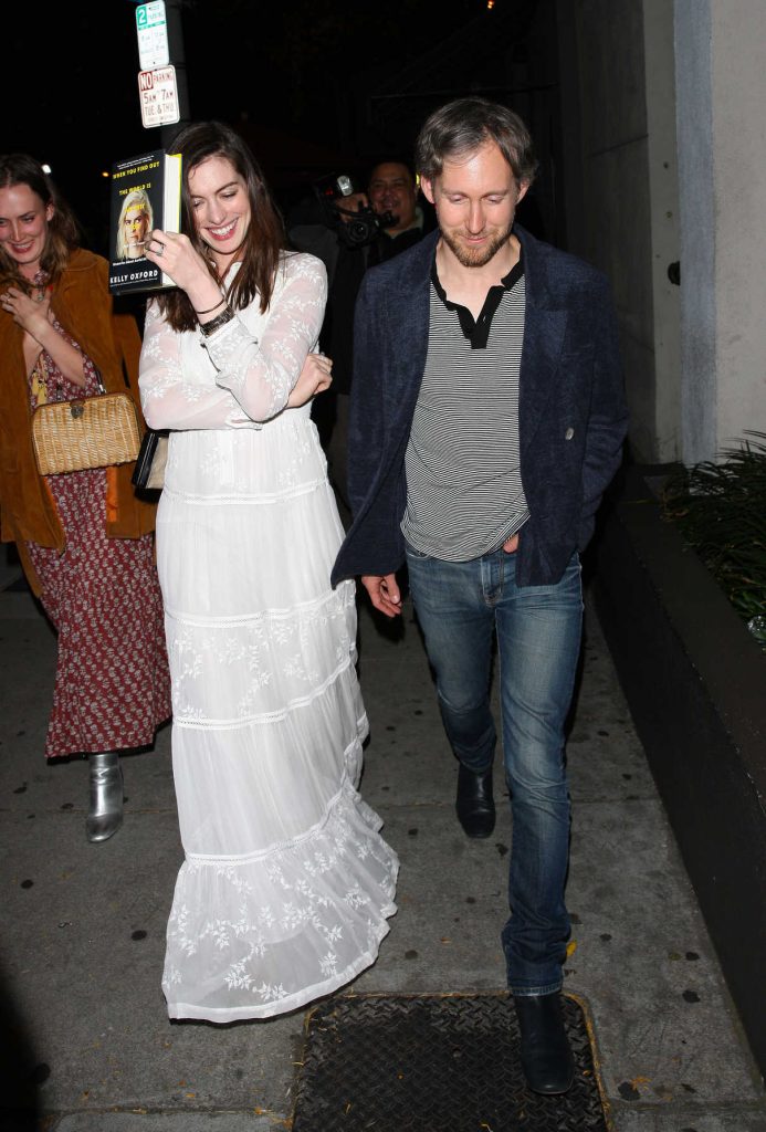 Anne Hathaway and Adam Shulman Leave Craig's Restaraunt in West Hollywood 04/25/2017-1