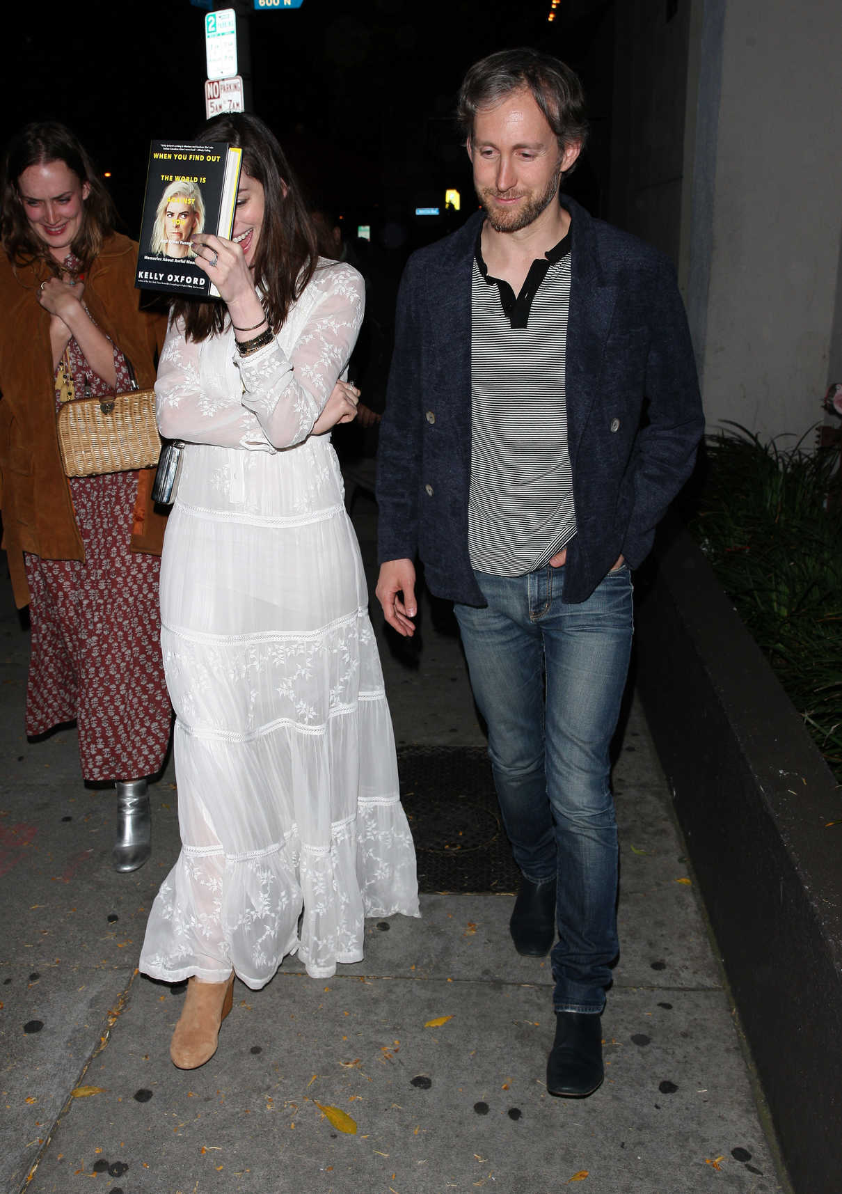 Anne Hathaway and Adam Shulman Leave Craig's Restaraunt in West Hollywood 04/25/2017-2