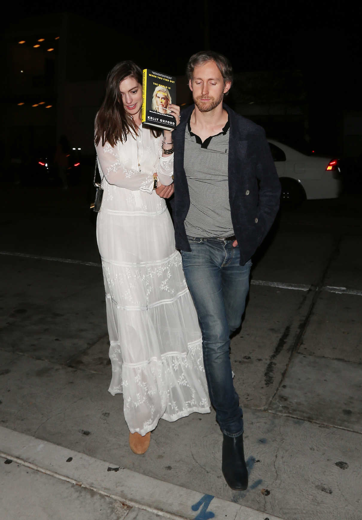 Anne Hathaway and Adam Shulman Leave Craig's Restaraunt in West Hollywood 04/25/2017-3