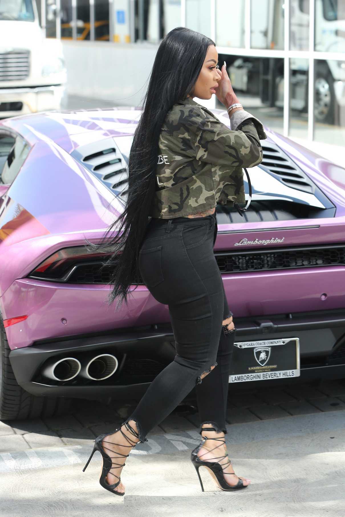 Blac Chyna Arrives at a Social Security Office in Los Angeles 03/30/2017-4