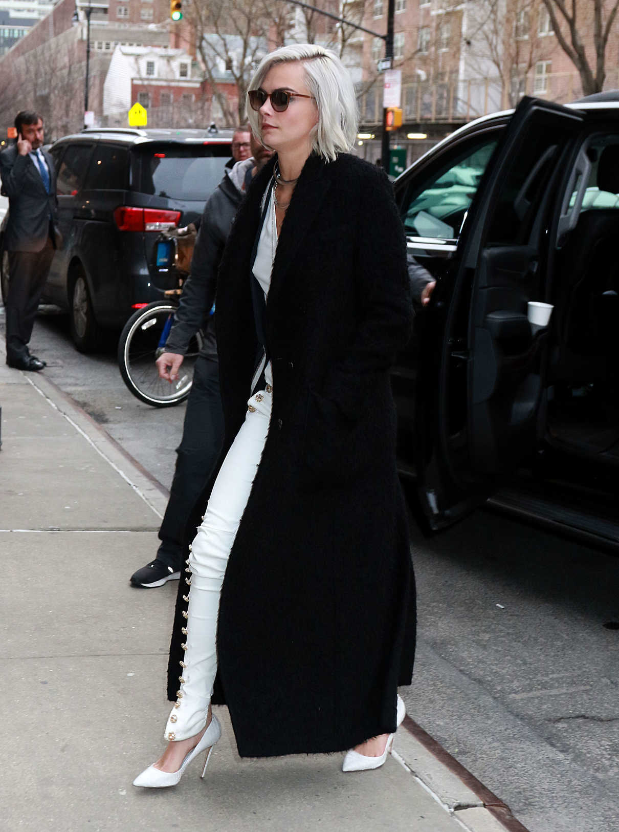 Cara Delevingne Arrives Back at Her Tribeca Hotel 03/30/2017-3