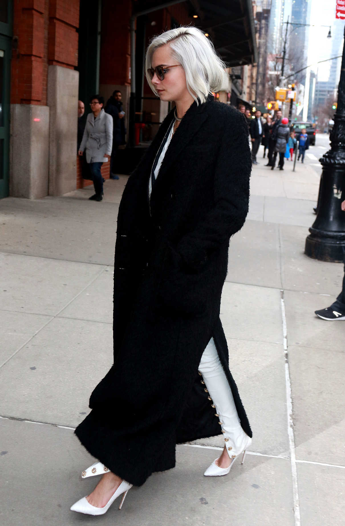 Cara Delevingne Arrives Back at Her Tribeca Hotel 03/30/2017-4