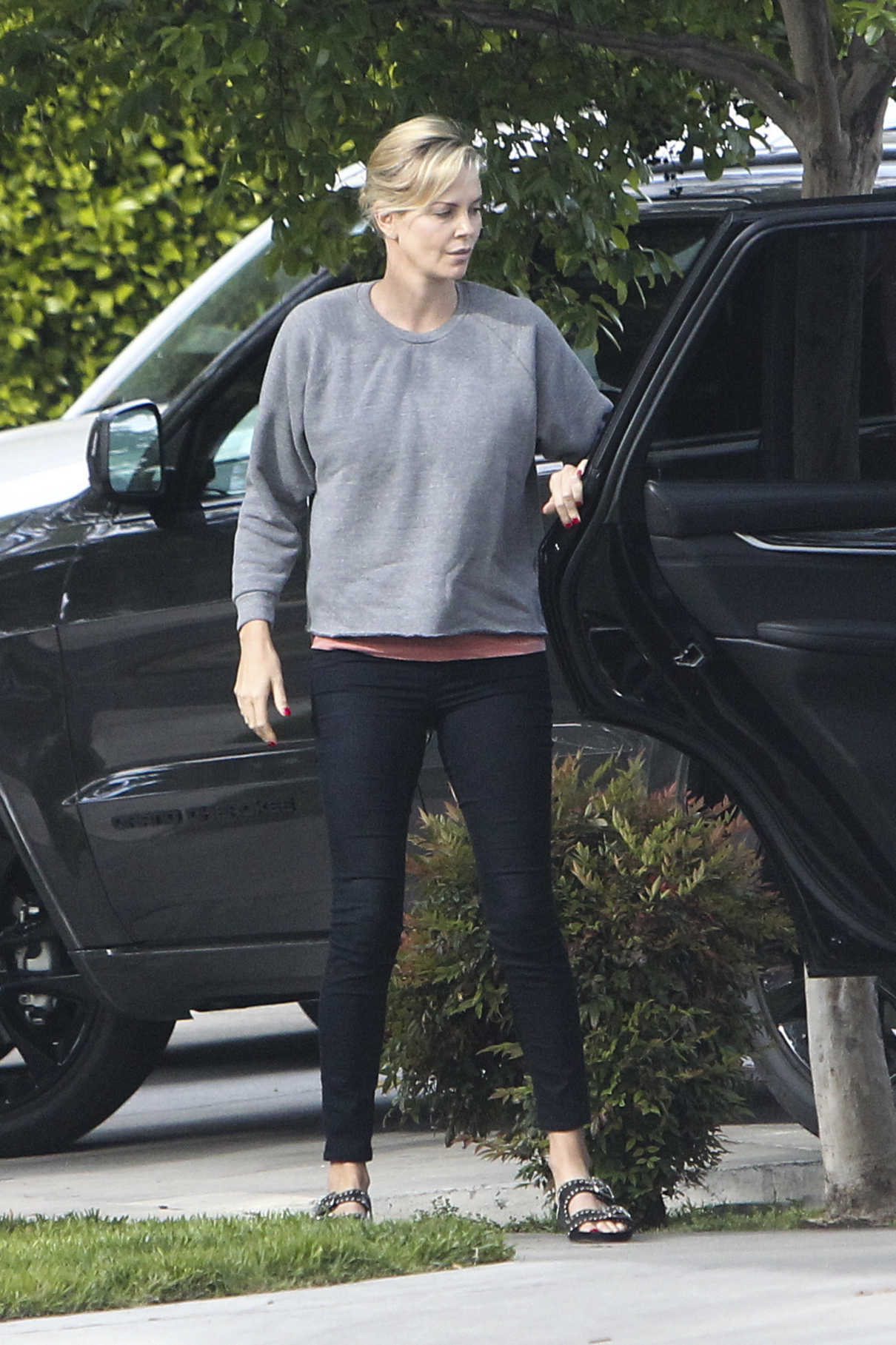 Charlize Theron Was Seen Out in Los Angeles 04/24/2017-2