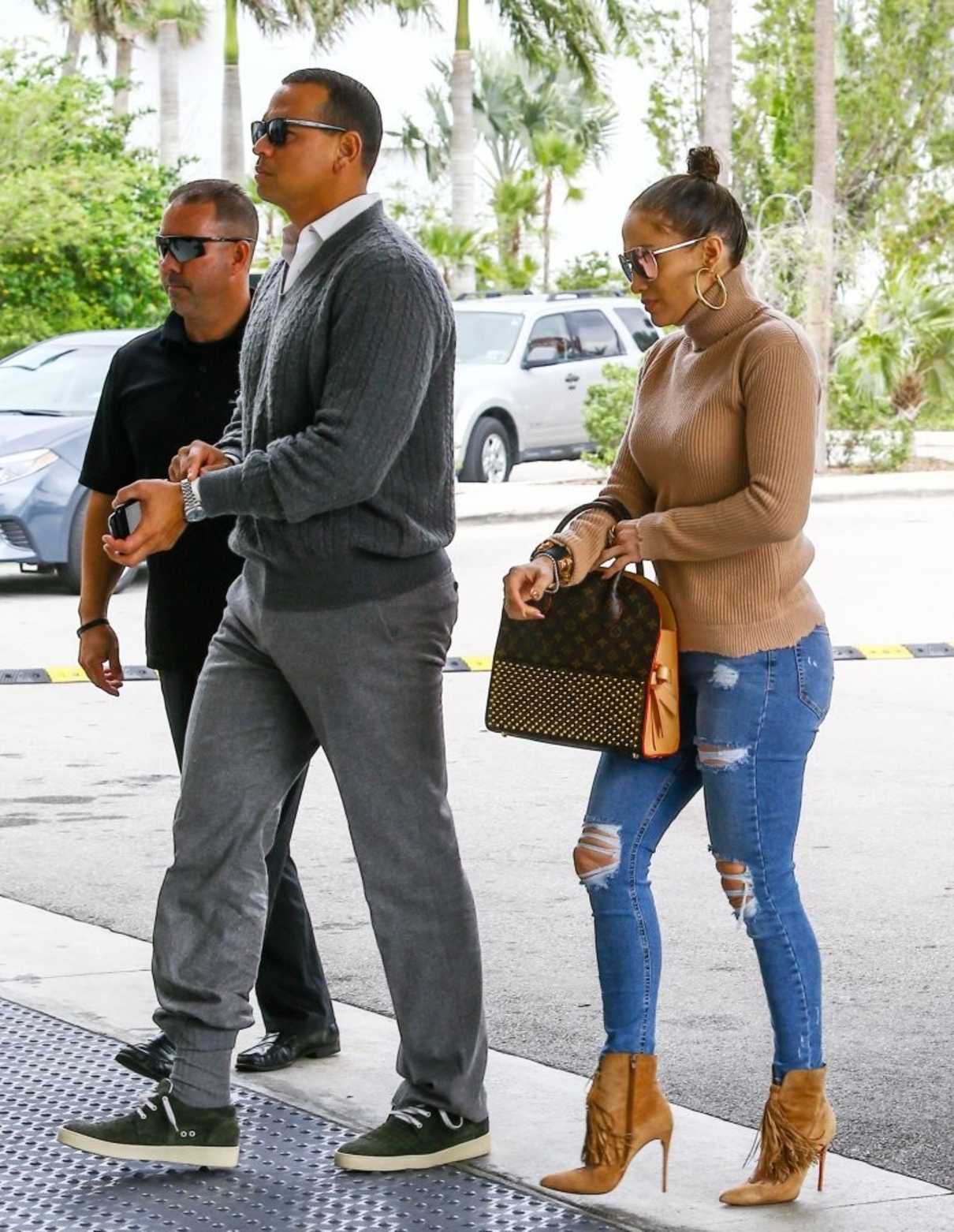 Jennifer Lopez Wears a Ripped Jeans Out in LA 04/22/2017-2