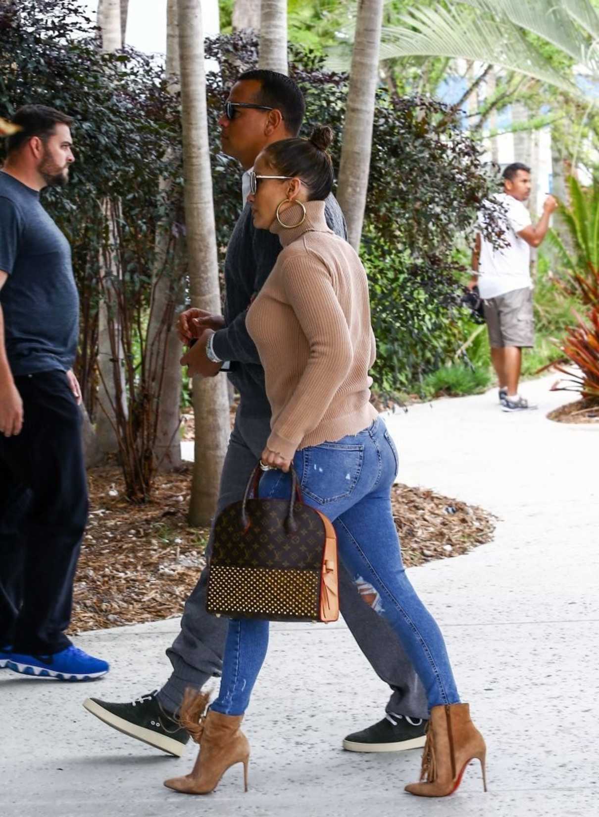 Jennifer Lopez Wears a Ripped Jeans Out in LA 04/22/2017-3