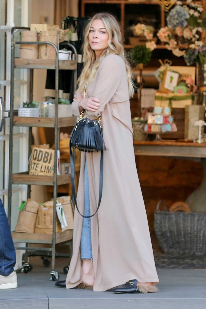 LeAnn Rimes Was Seen Out in Calabasas 04/14/2017-1