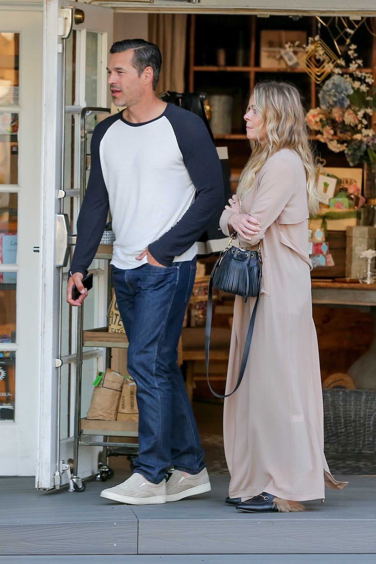 LeAnn Rimes Was Seen Out in Calabasas 04/14/2017-5