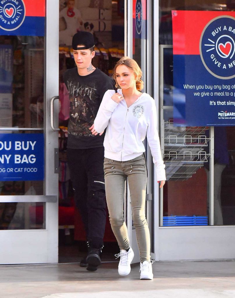 Lily-Rose Depp and Her Boyfriend Ash Stymest Leave a Petsmart in Los Angeles 04/28/2017-1