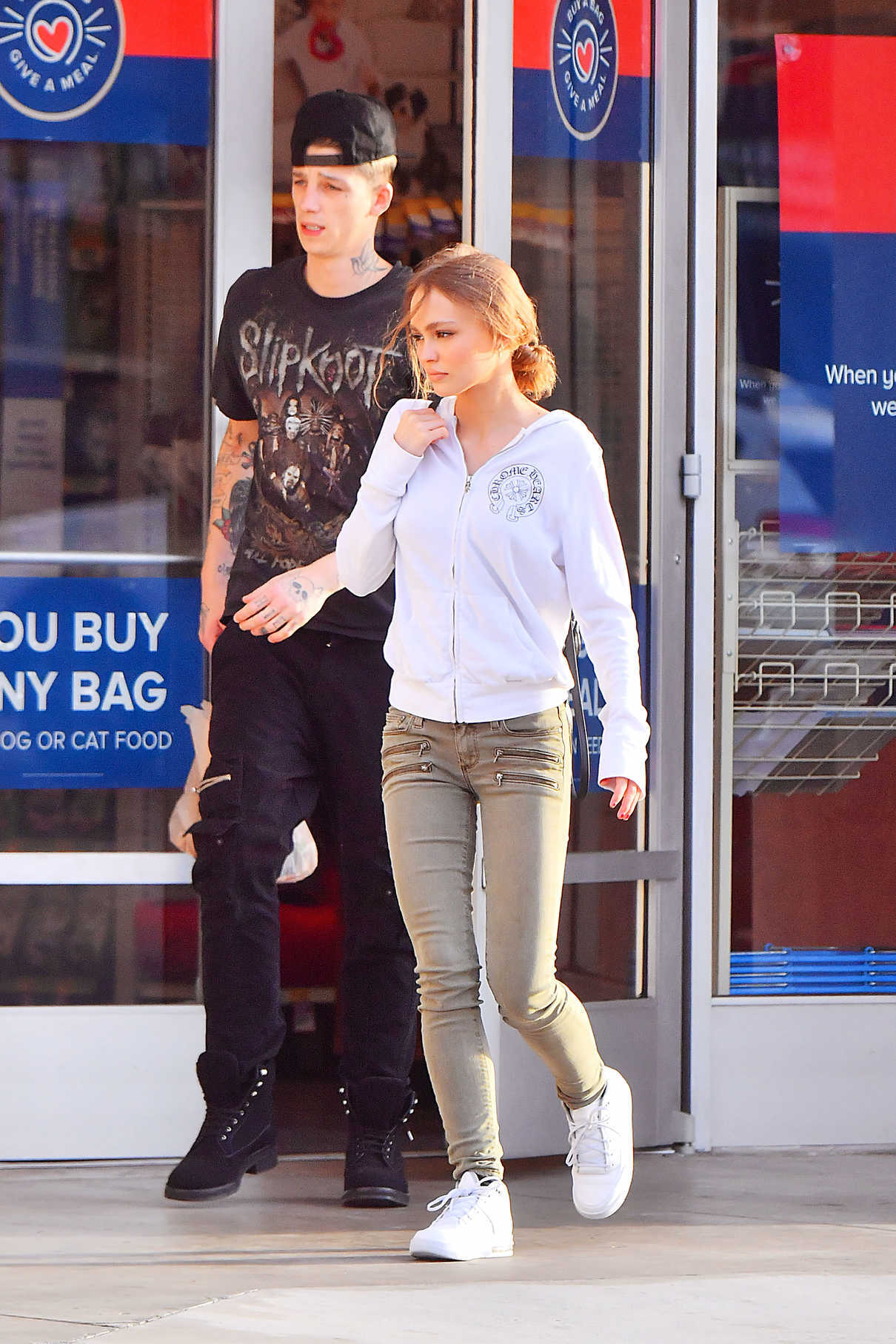 Lily-Rose Depp and Her Boyfriend Ash Stymest Leave a Petsmart in Los Angeles 04/28/2017-2