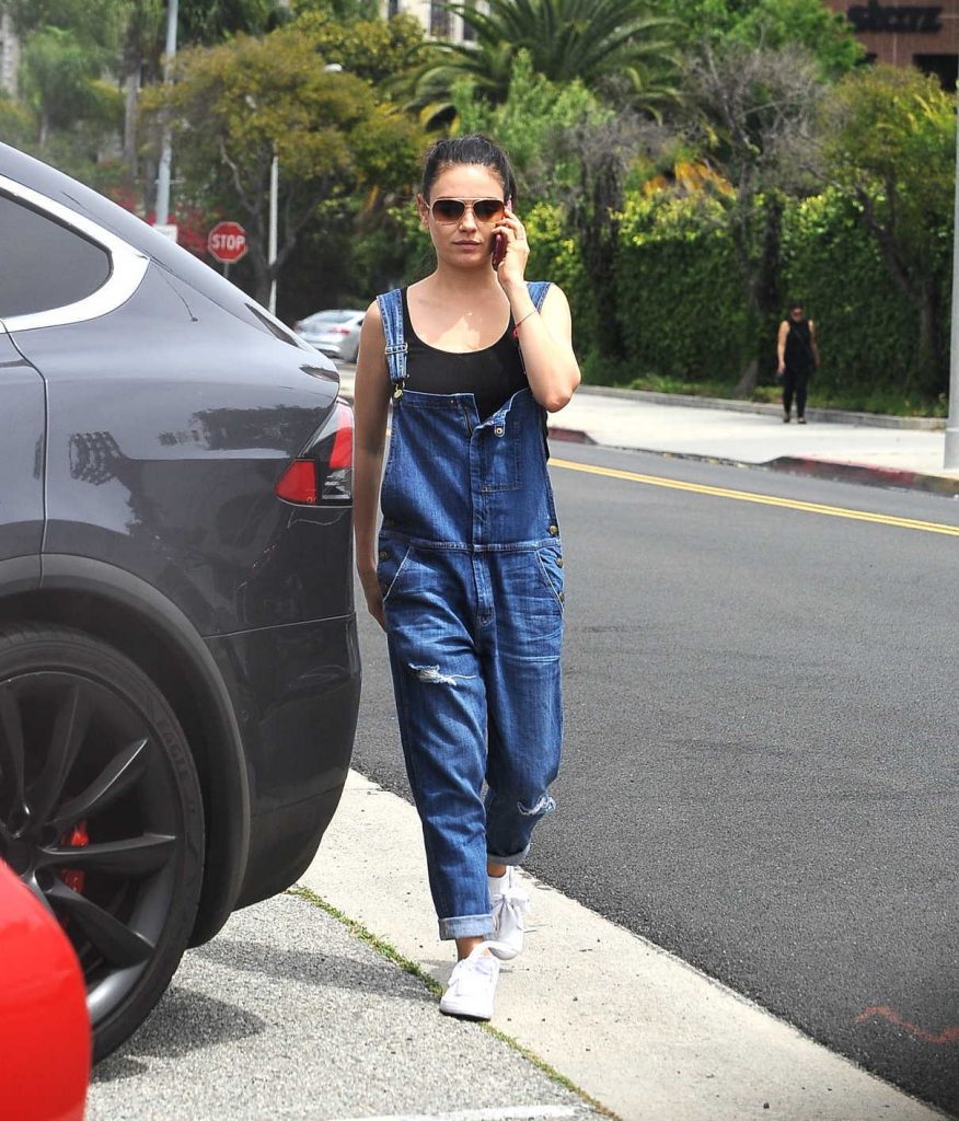 Mila Kunis Was Seen Out in Beverly Hills 04/27/2017-1