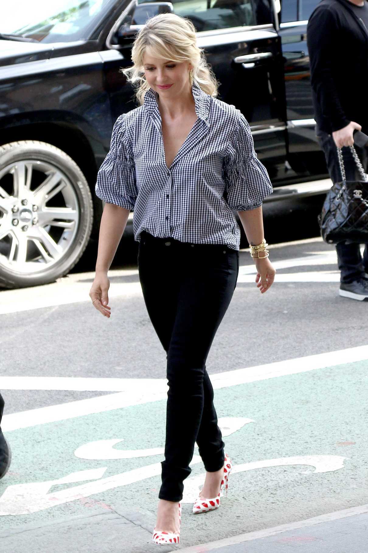 Sarah Michelle Gellar Was Seen Out in New York 04/03/2017-4
