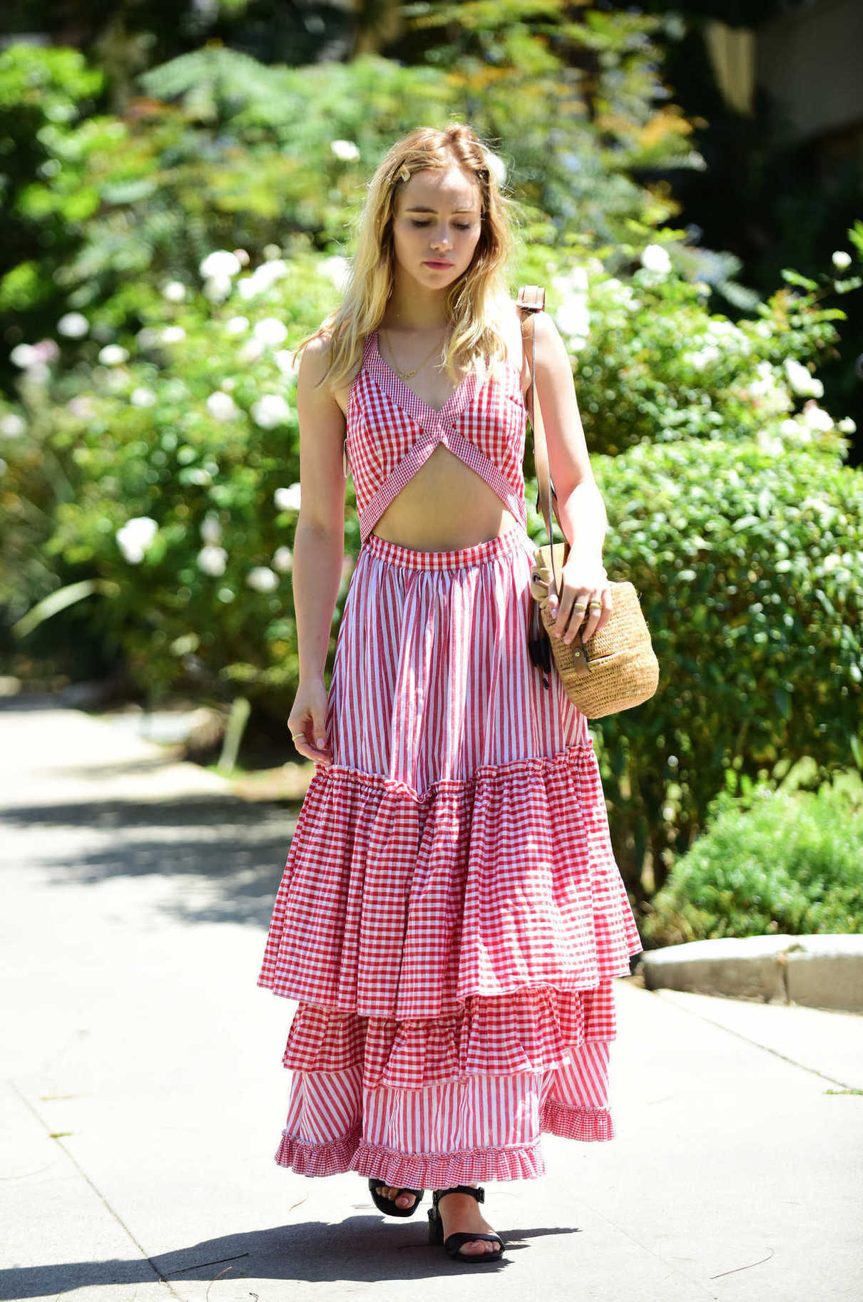 Suki Waterhouse Was Seen Out in West Hollywood 04/19/2017-2