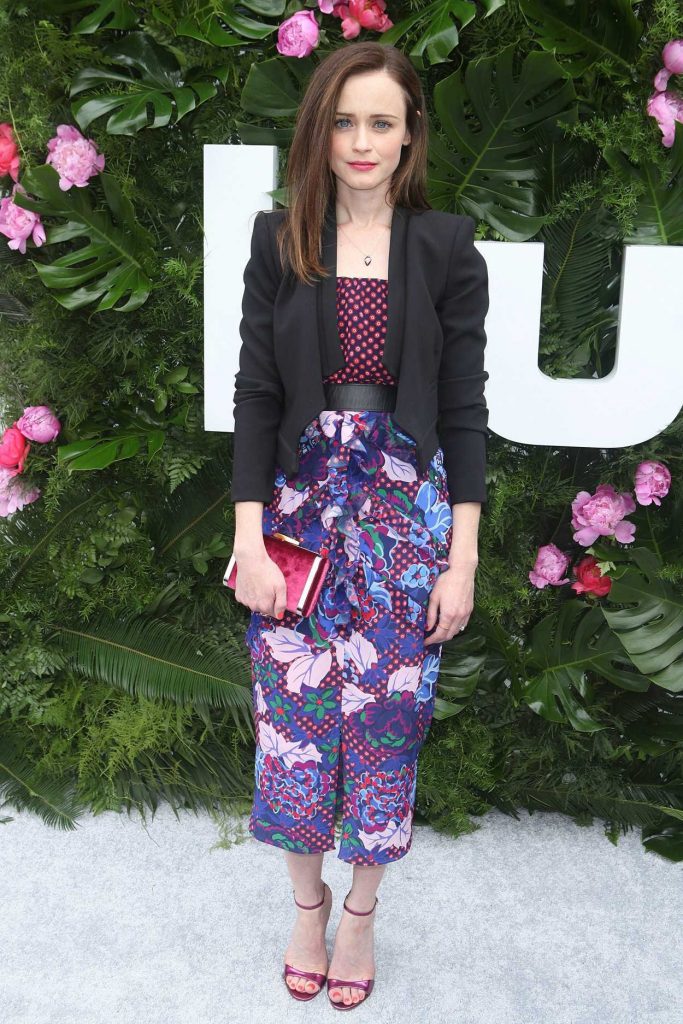 Alexis Bledel Attends the Hulu Upfront in NYC 05/03/2017-1