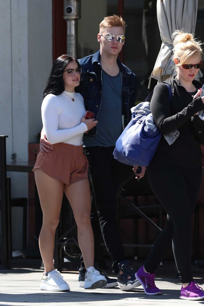 Ariel Winter Goes Shopping in Beverly Hills 05/08/2017-1