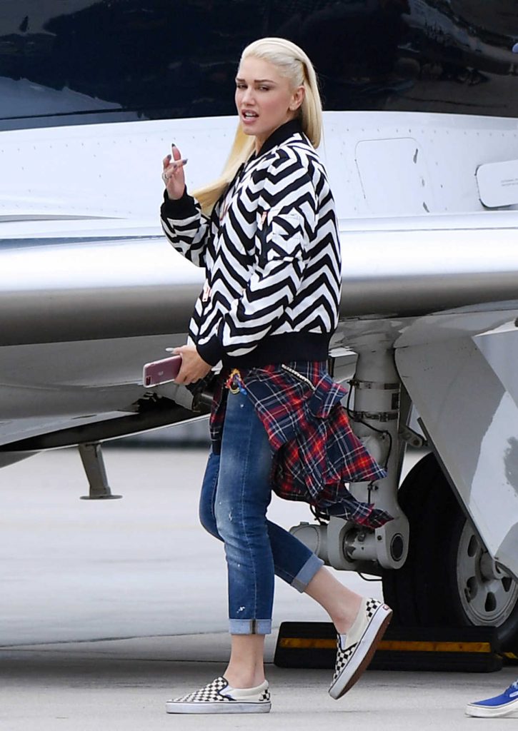 Gwen Stefani Was Seen at Van Nuys Airport in Los Angeles 05/10/2017-1