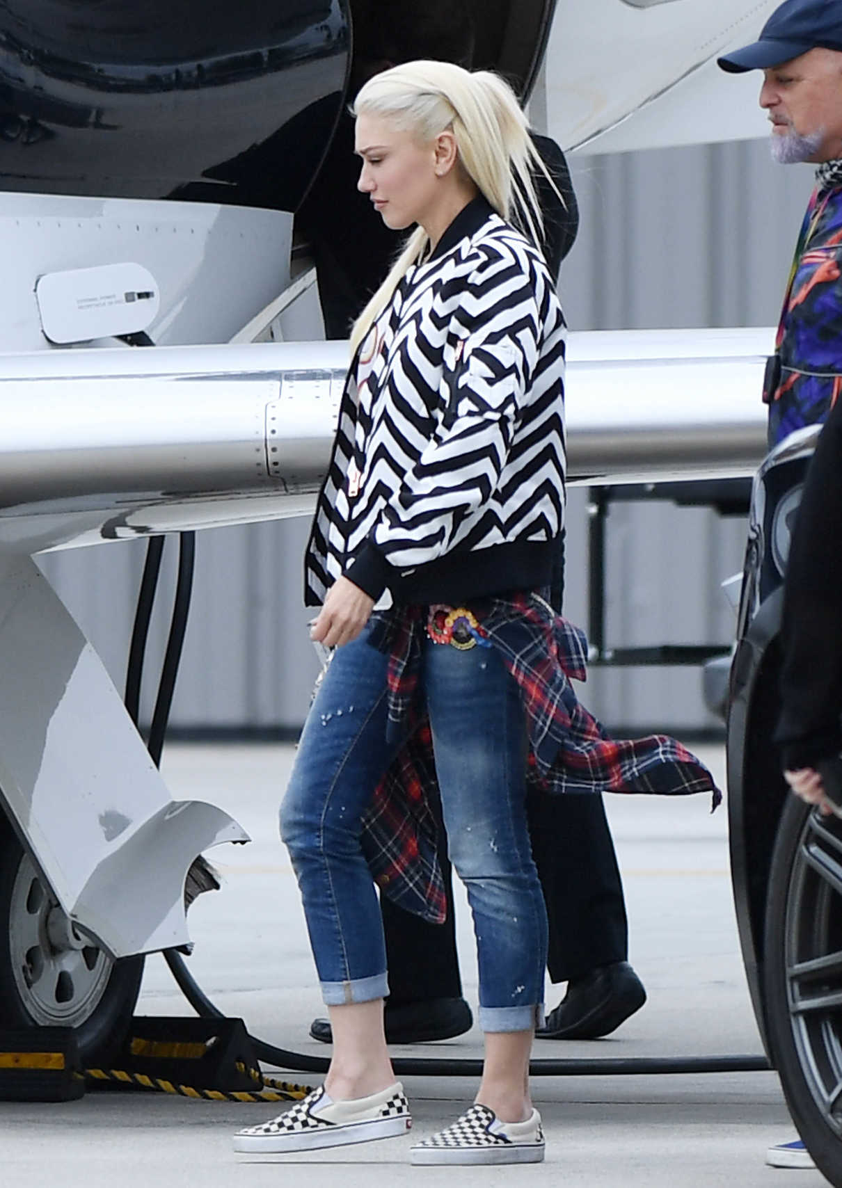 Gwen Stefani Was Seen at Van Nuys Airport in Los Angeles 05/10/2017-2