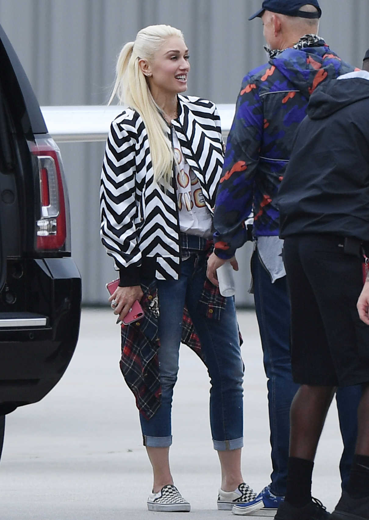 Gwen Stefani Was Seen at Van Nuys Airport in Los Angeles 05/10/2017-5