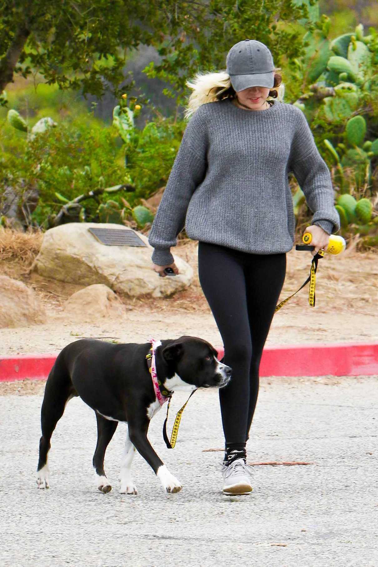 Miley Cyrus Was Seen Out for a Hike in the Hollywood Hills 05/09/2017-2