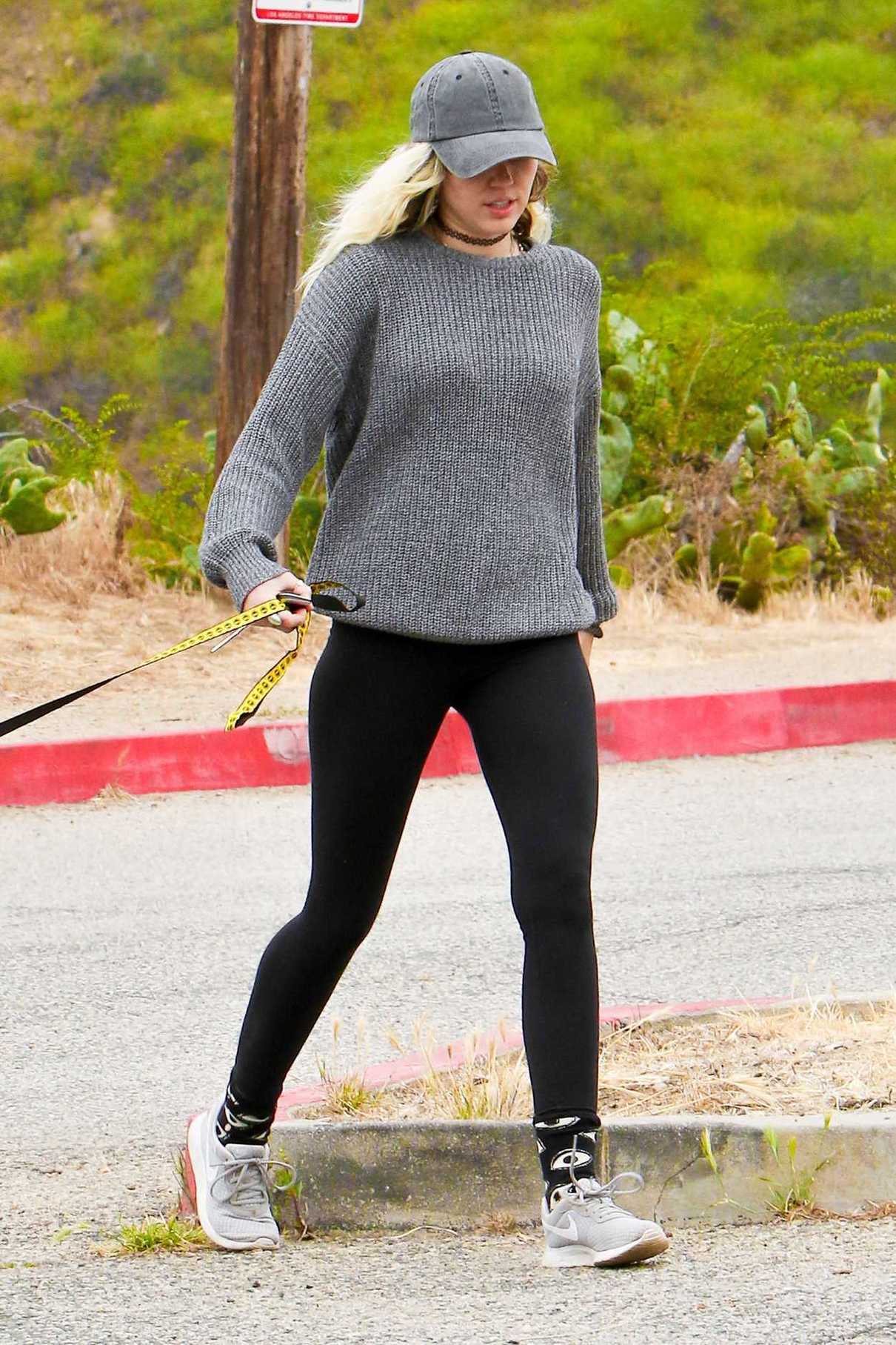 Miley Cyrus Was Seen Out for a Hike in the Hollywood Hills 05/09/2017-3