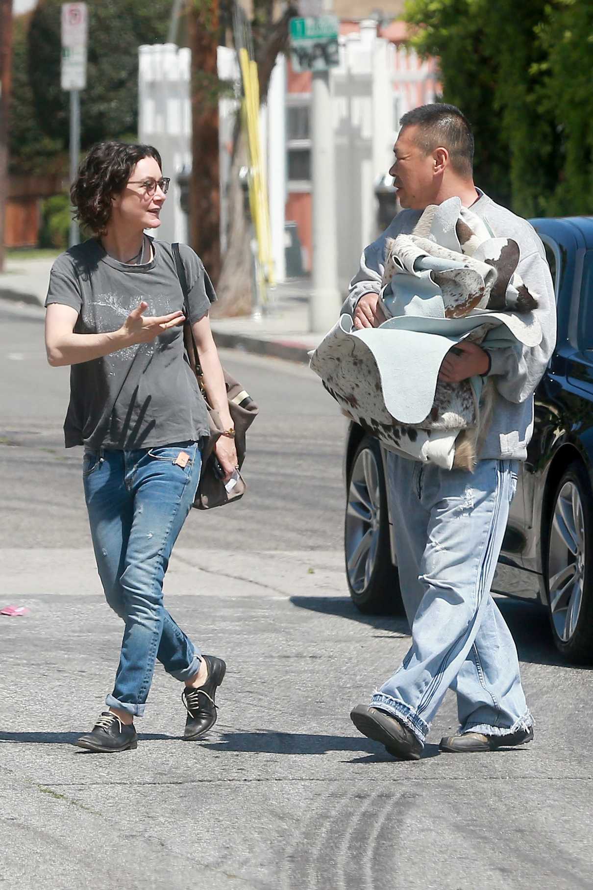 Sara Gilbert Was Spotted Out in Los Angeles 05/12/2017-3