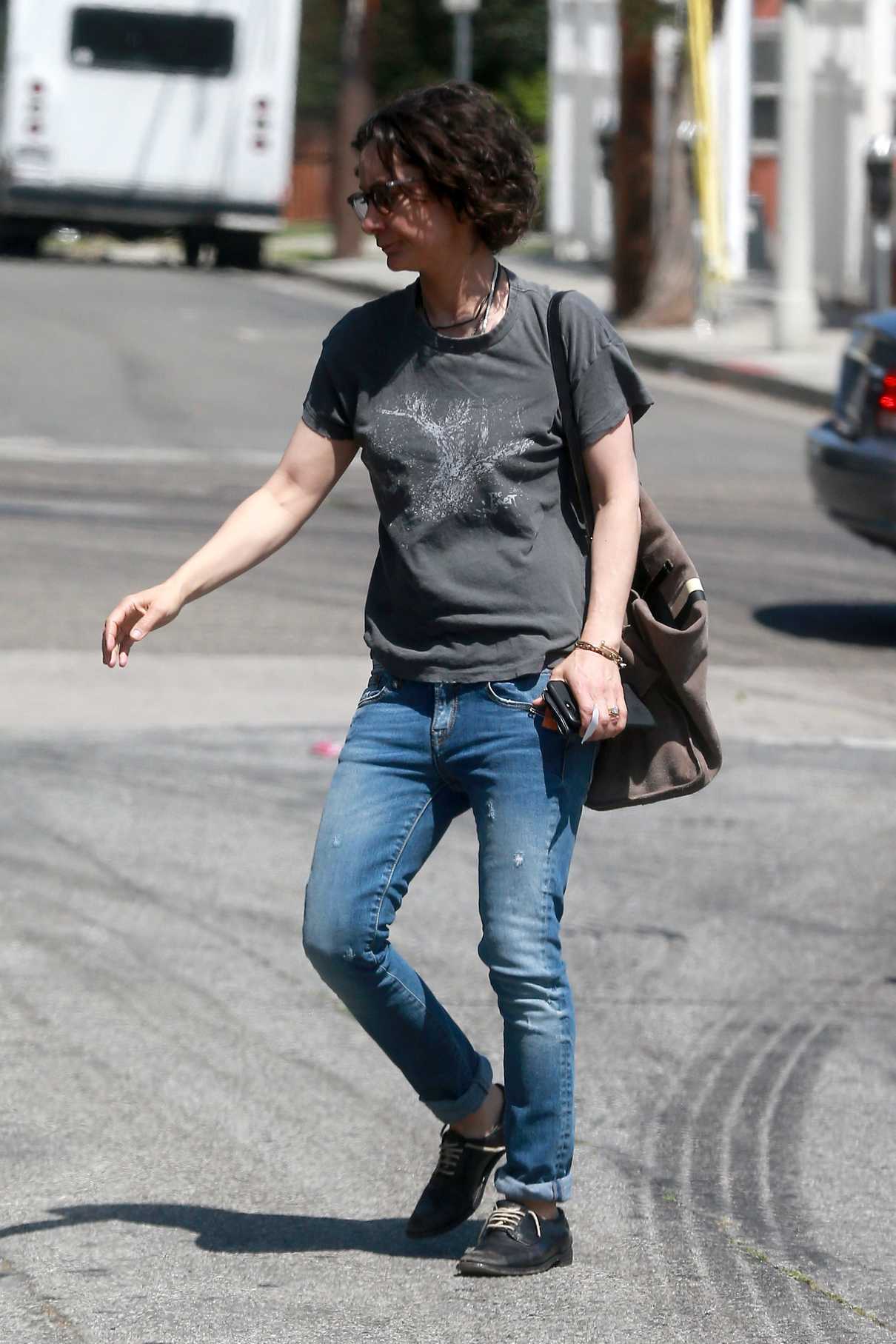 Sara Gilbert Was Spotted Out in Los Angeles 05/12/2017-5