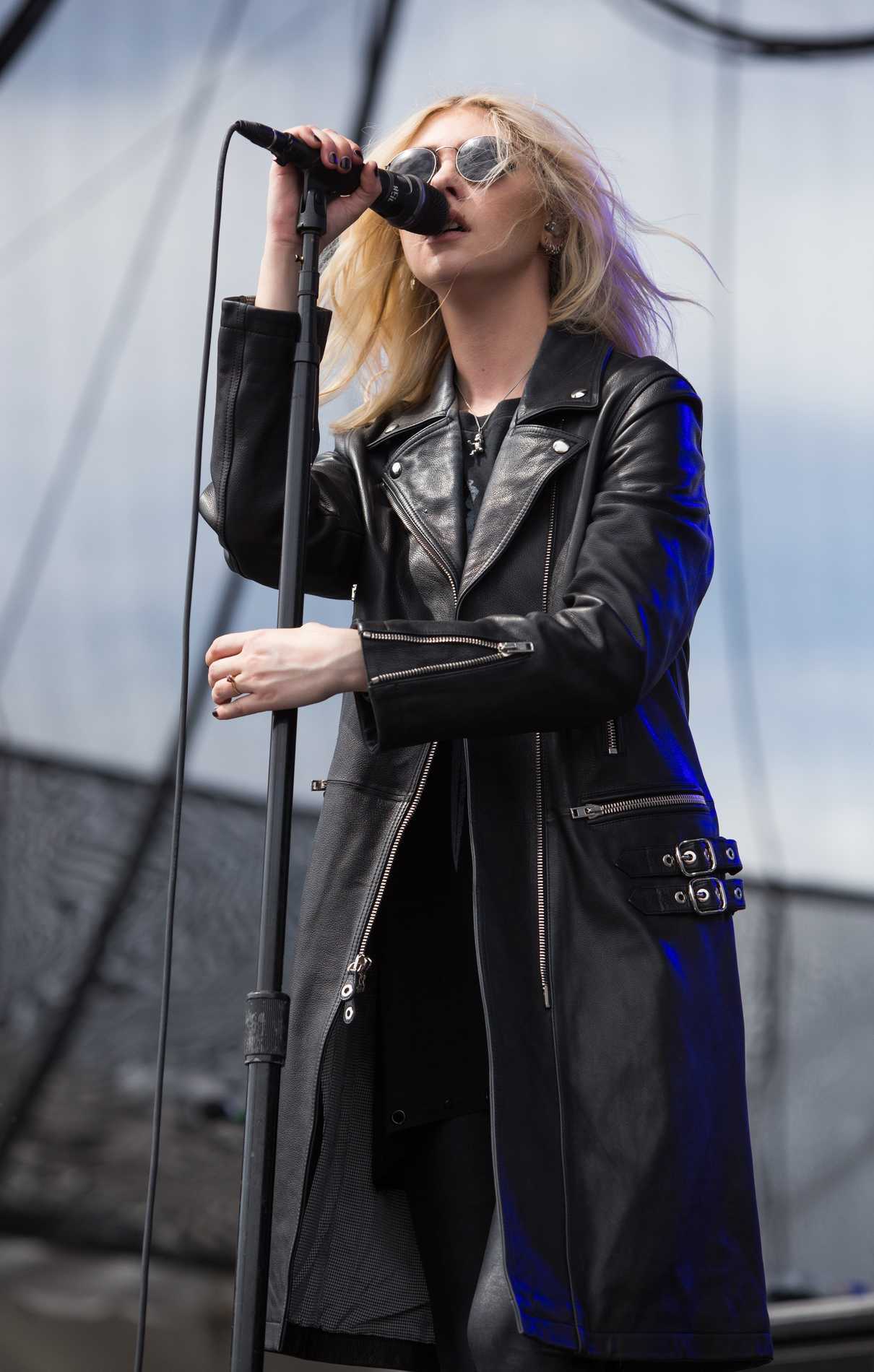 Taylor Momsen Performs at the Fort Rock Festival in Fort Myers 04/30/2017-3