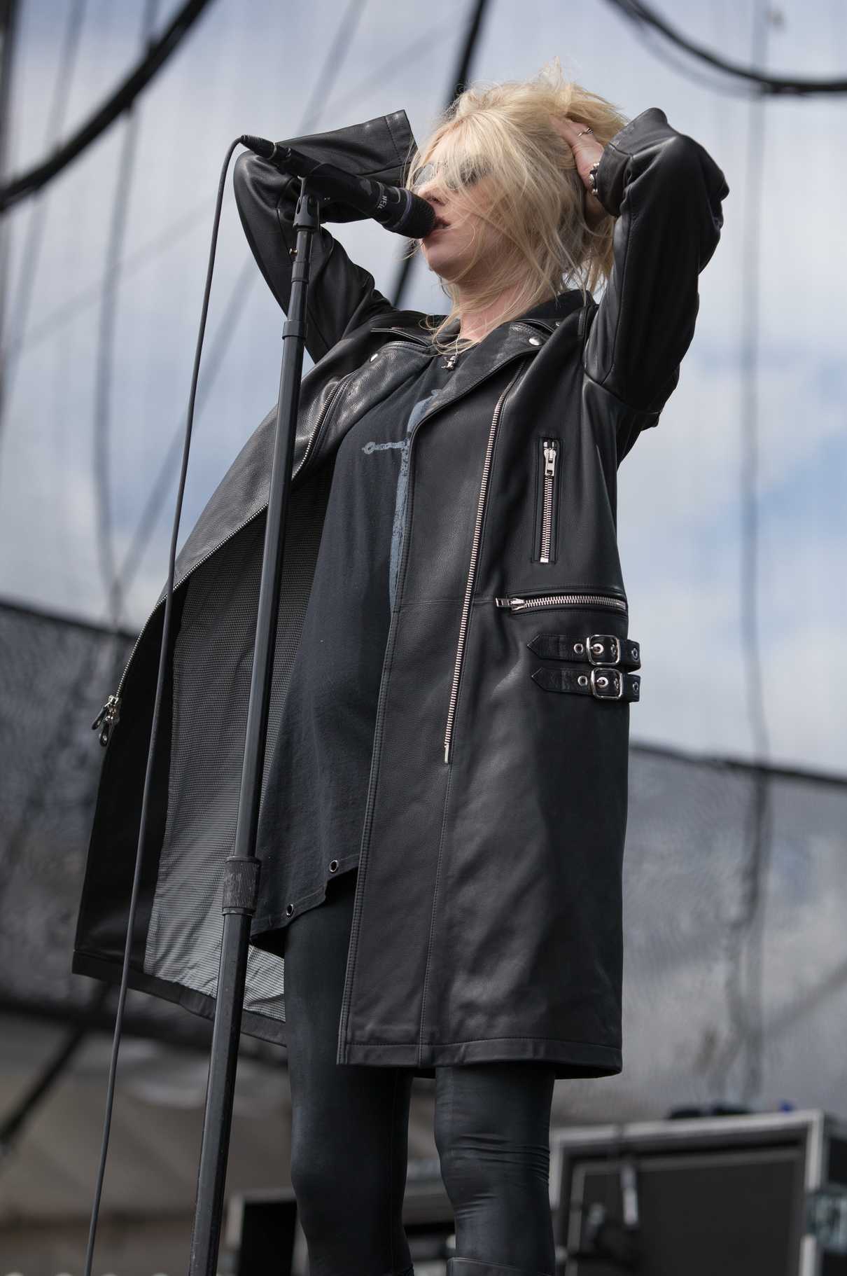 Taylor Momsen Performs at the Fort Rock Festival in Fort Myers 04/30/2017-4