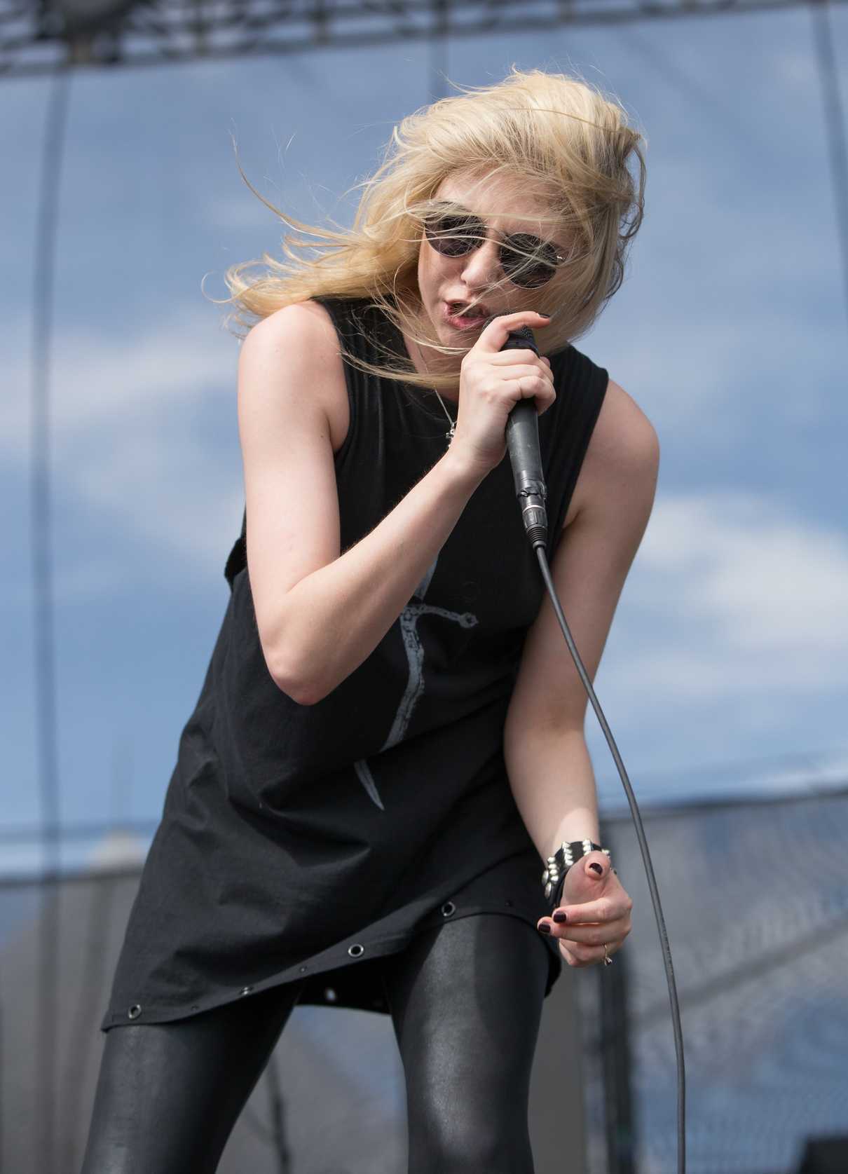 Taylor Momsen Performs at the Fort Rock Festival in Fort Myers 04/30/2017-7