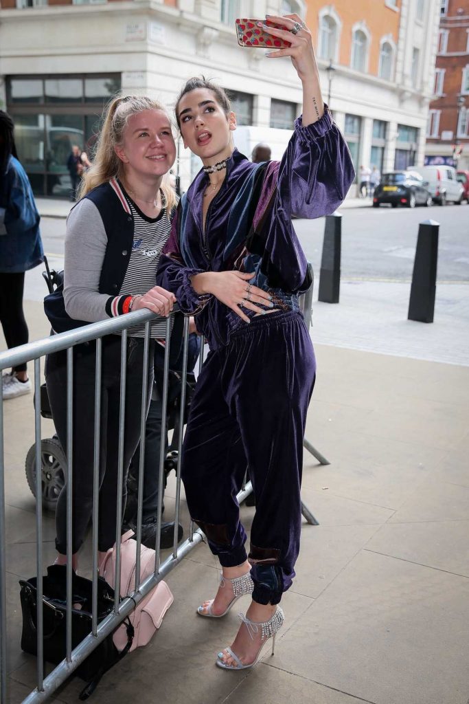 Dua Lipa Arrives at BBC Radio One Studios in London 06/02/2017-1