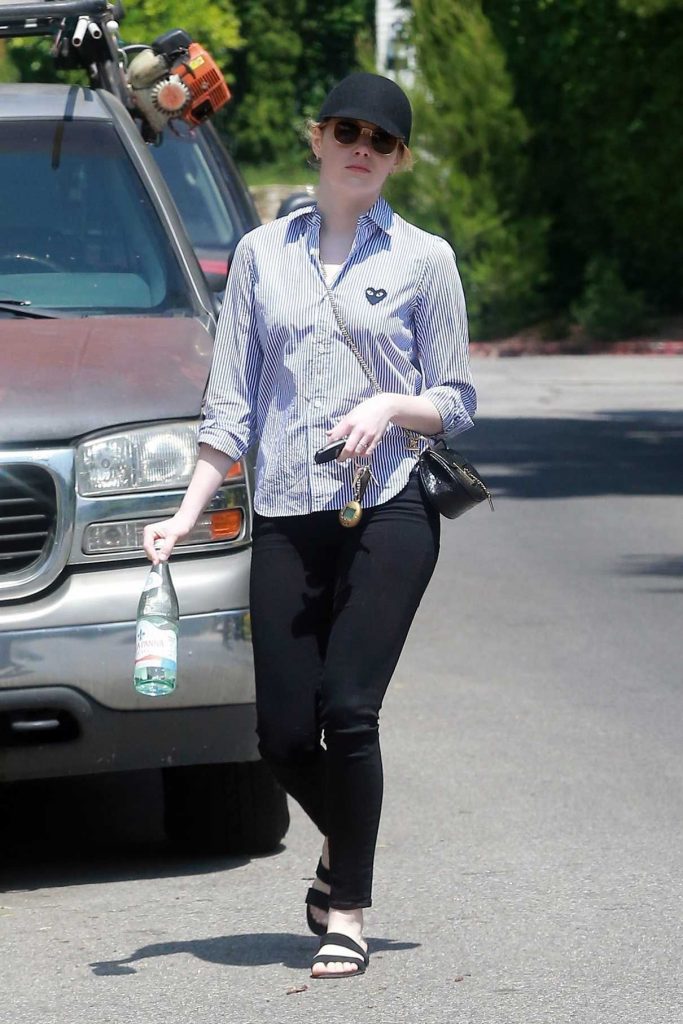 Emma Stone Leaves a Friend's House in LA 06/01/2017-1