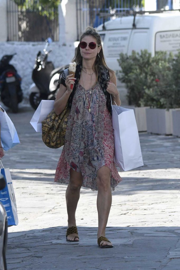 Heidi Klum Goes Shopping in Mykonos, Greece 05/30/2017-1