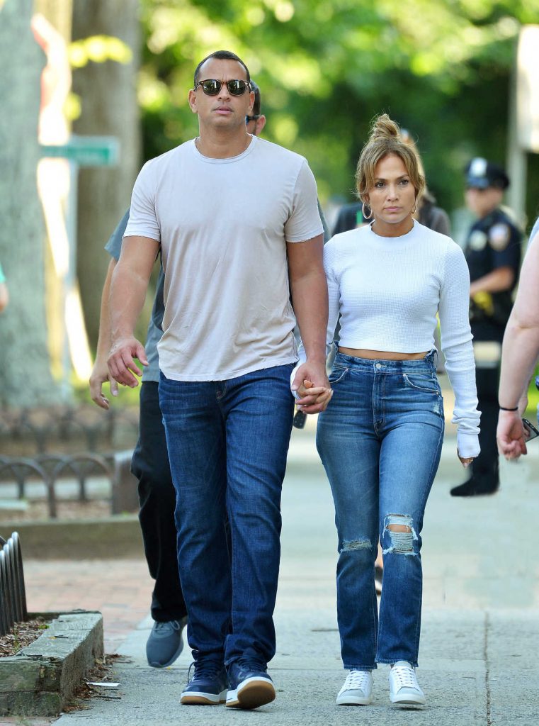 Jennifer Lopez Was Seen Out in Hamptons With Alex Rodriguez 06/26/2017-1