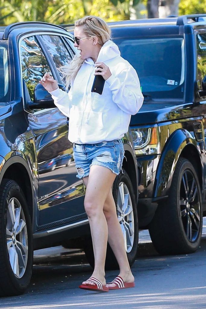 Kate Hudson Was Seen Out in Brentwood 06/18/2017-1