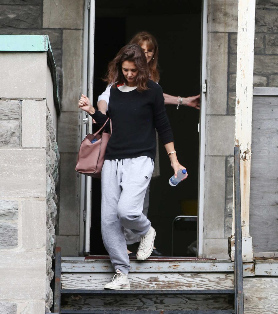 Katie Holmes Leaves a Starbucks in Montreal 06/20/2017-1