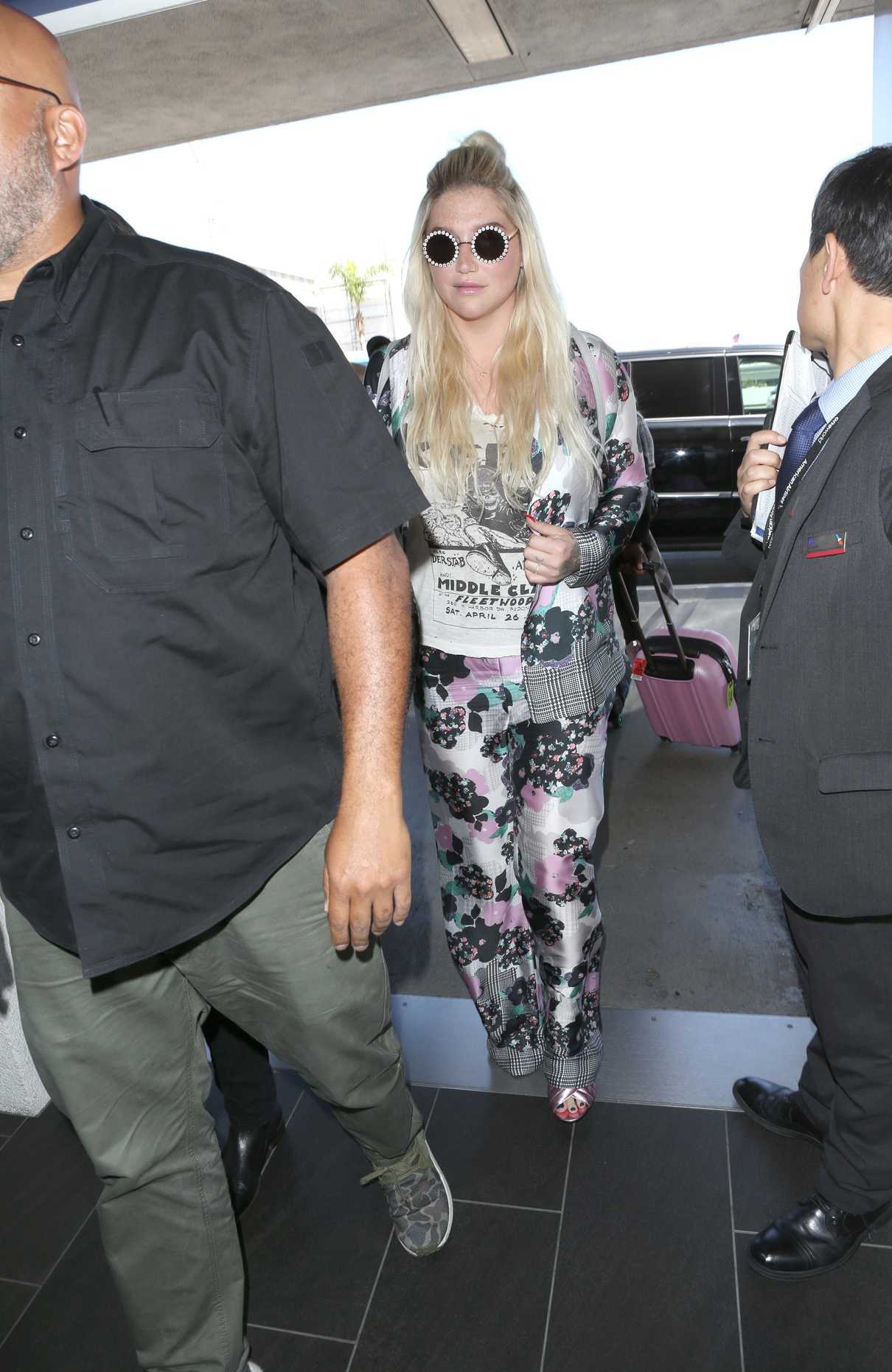 Kesha at the LAX Airport in Los Angeles 06/15/2017-3