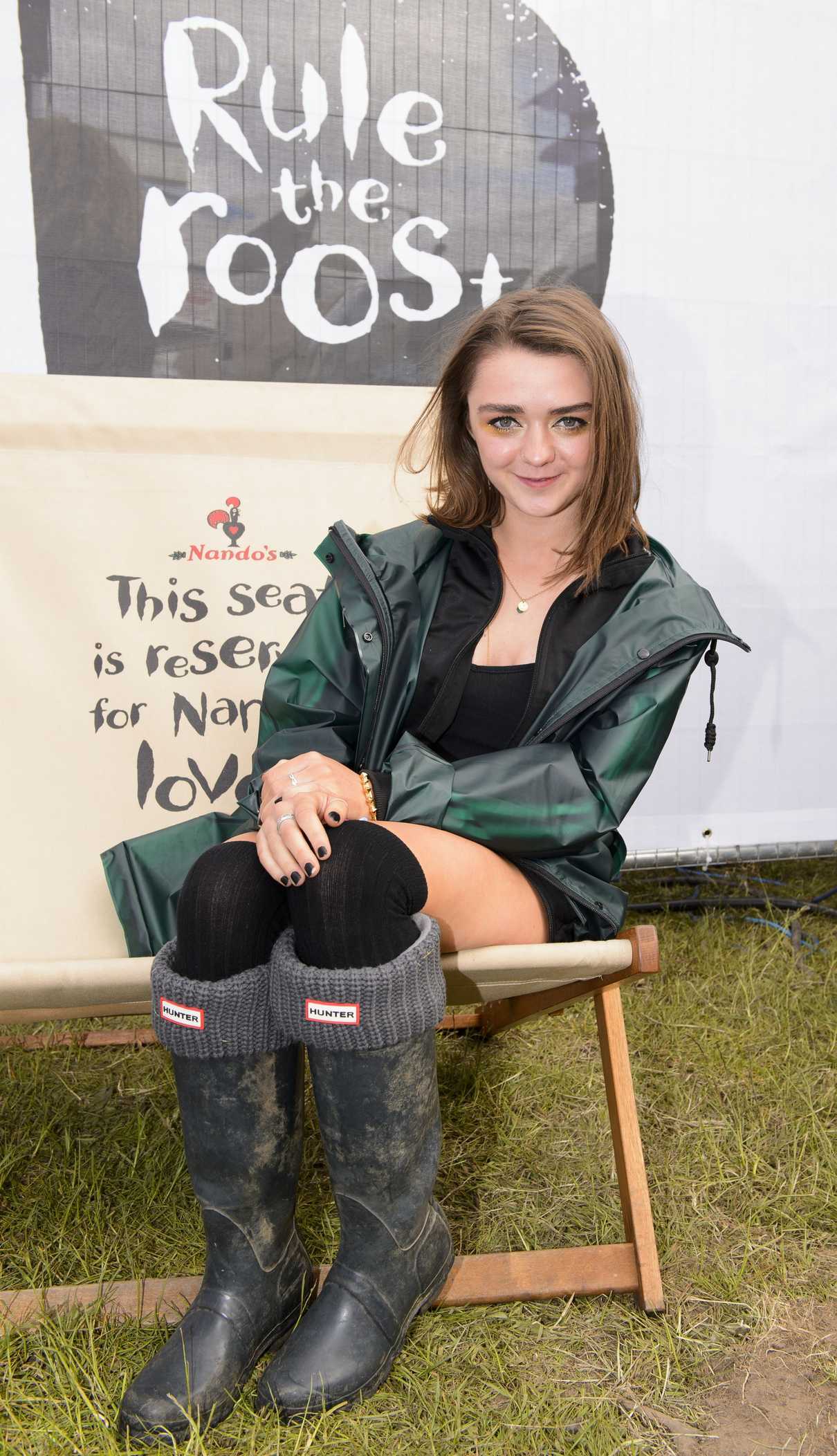 Maisie Williams at the Parklife Festival in Manchester 06/10/2017-3