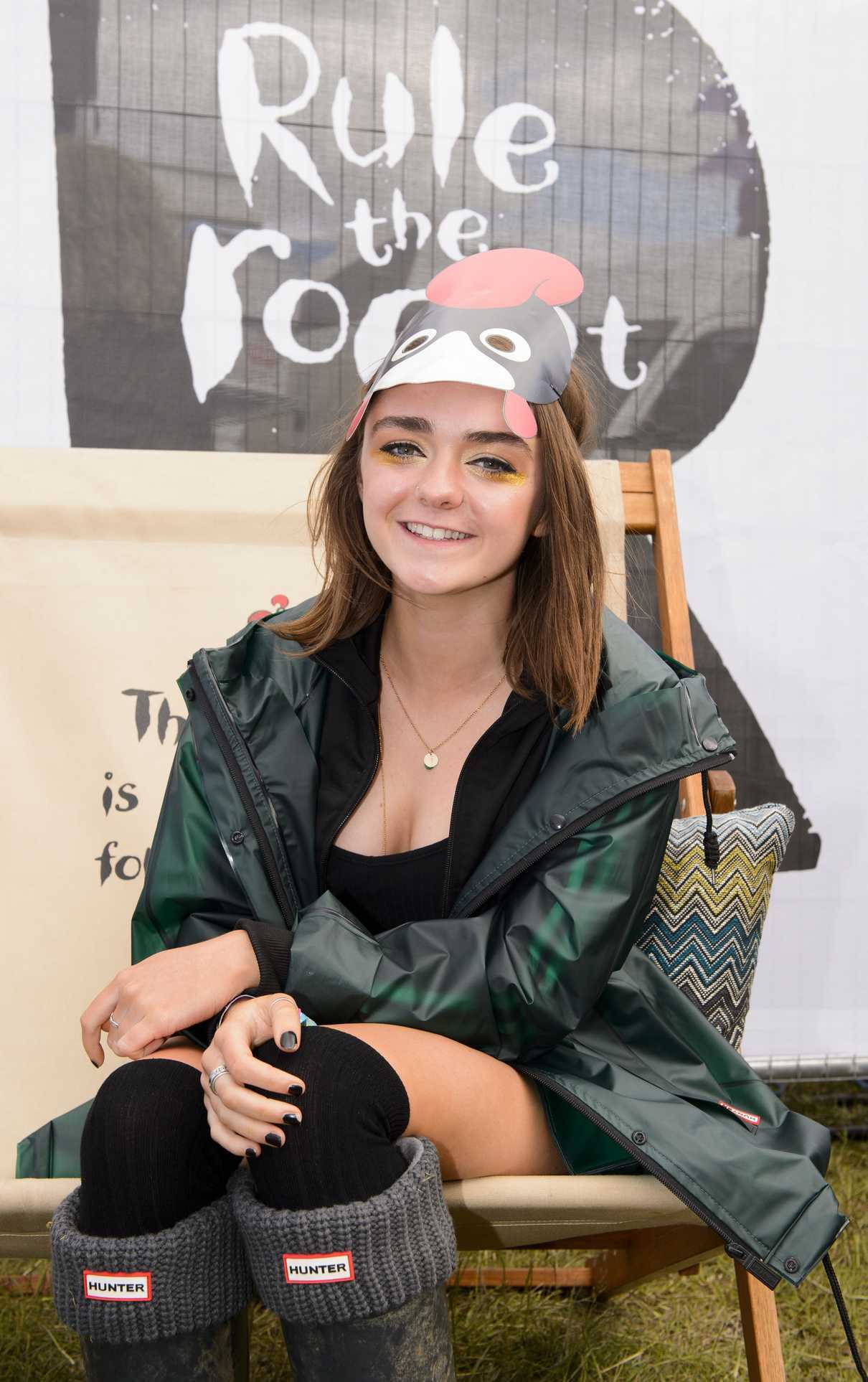 Maisie Williams at the Parklife Festival in Manchester 06/10/2017-5