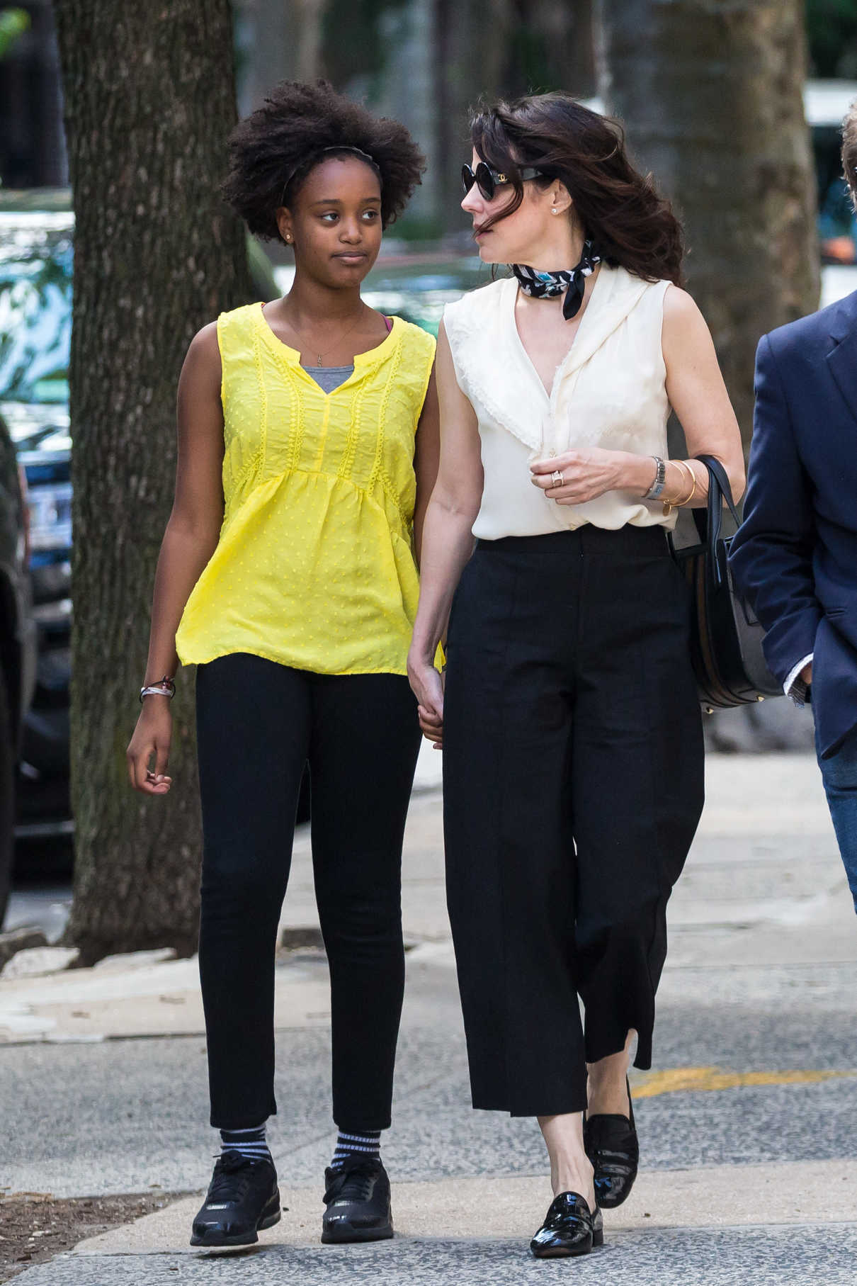 Mary Louise Parker Walks in Brooklyn 06/22/2017-3