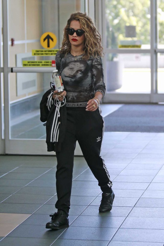 Rita Ora Was Seen at the Airport in Vancouver 06/10/2017-1