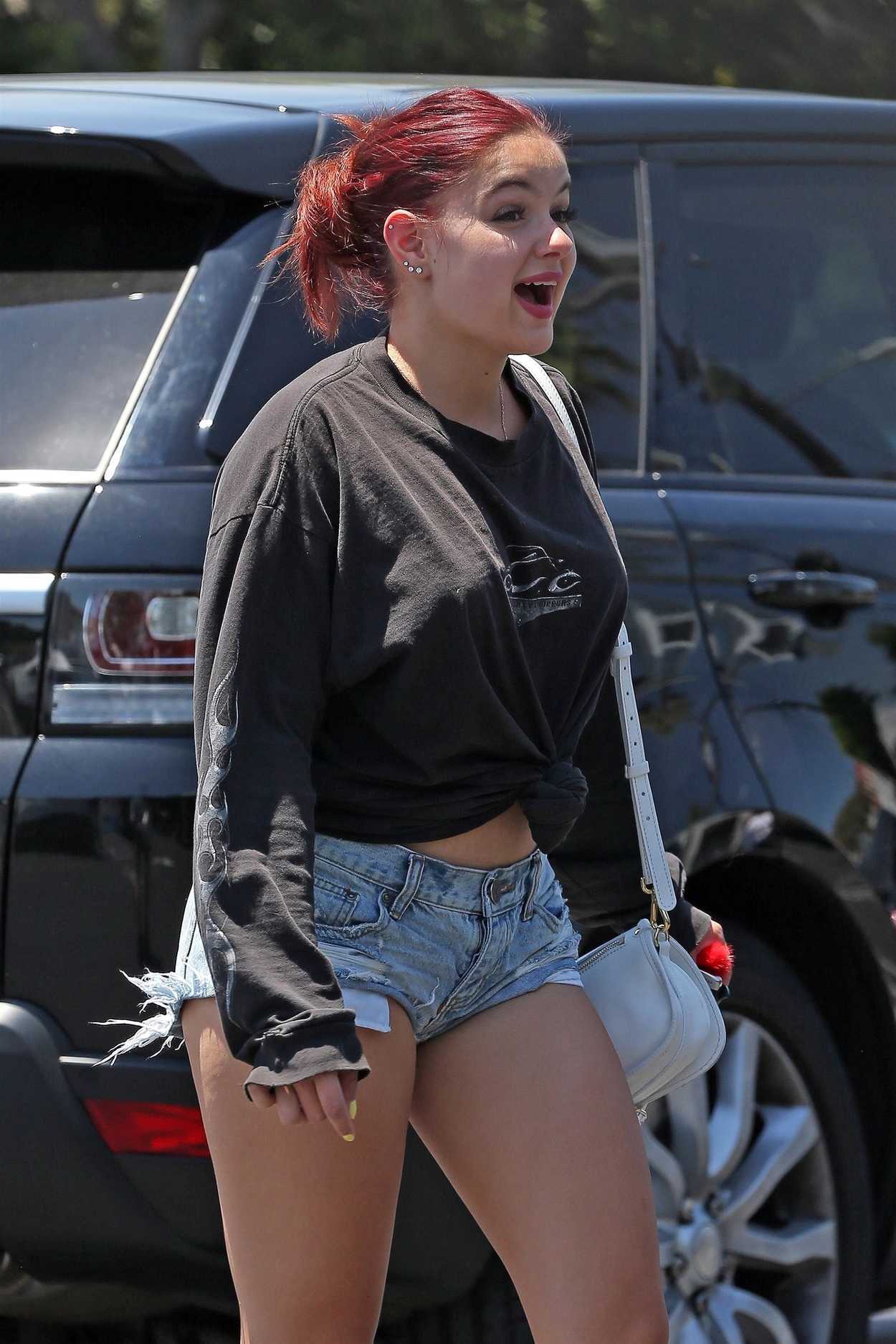 Ariel Winter Arrives at Fred Segal Cafe in LA 07/14/2017-3