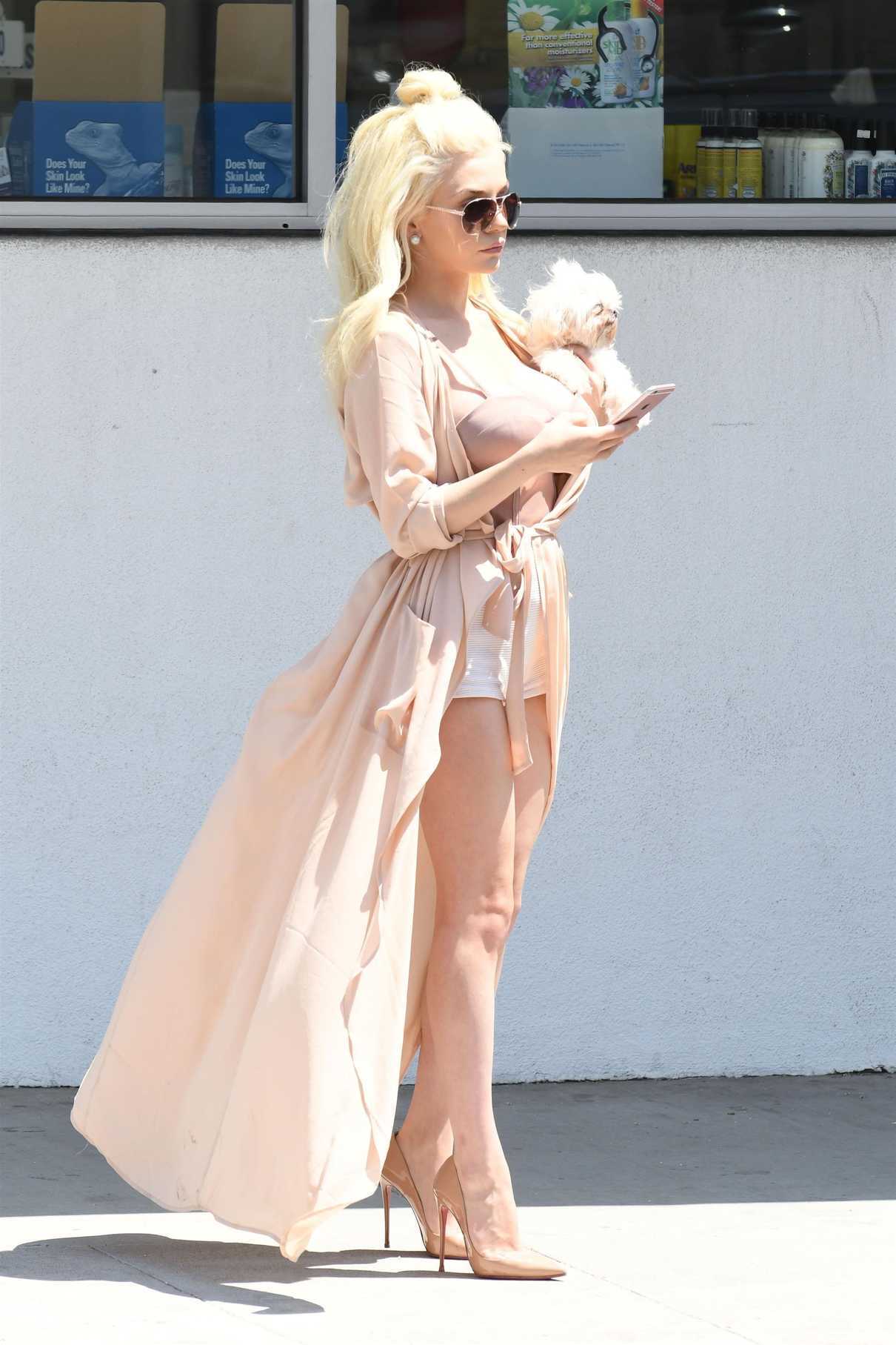 Courtney Stodden Was Seen Out in Los Angeles 06/30/2017-4
