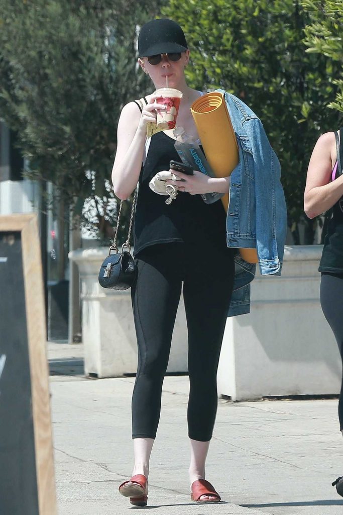 Emma Stone Leaves a Yoga Studio in Los Angeles 06/30/2017-1