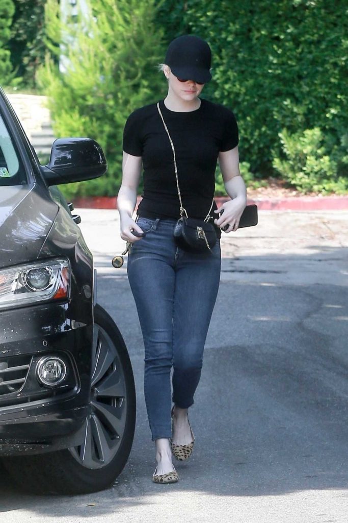 Emma Stone Visits a Friend in Los Angeles 07/11/2017-1