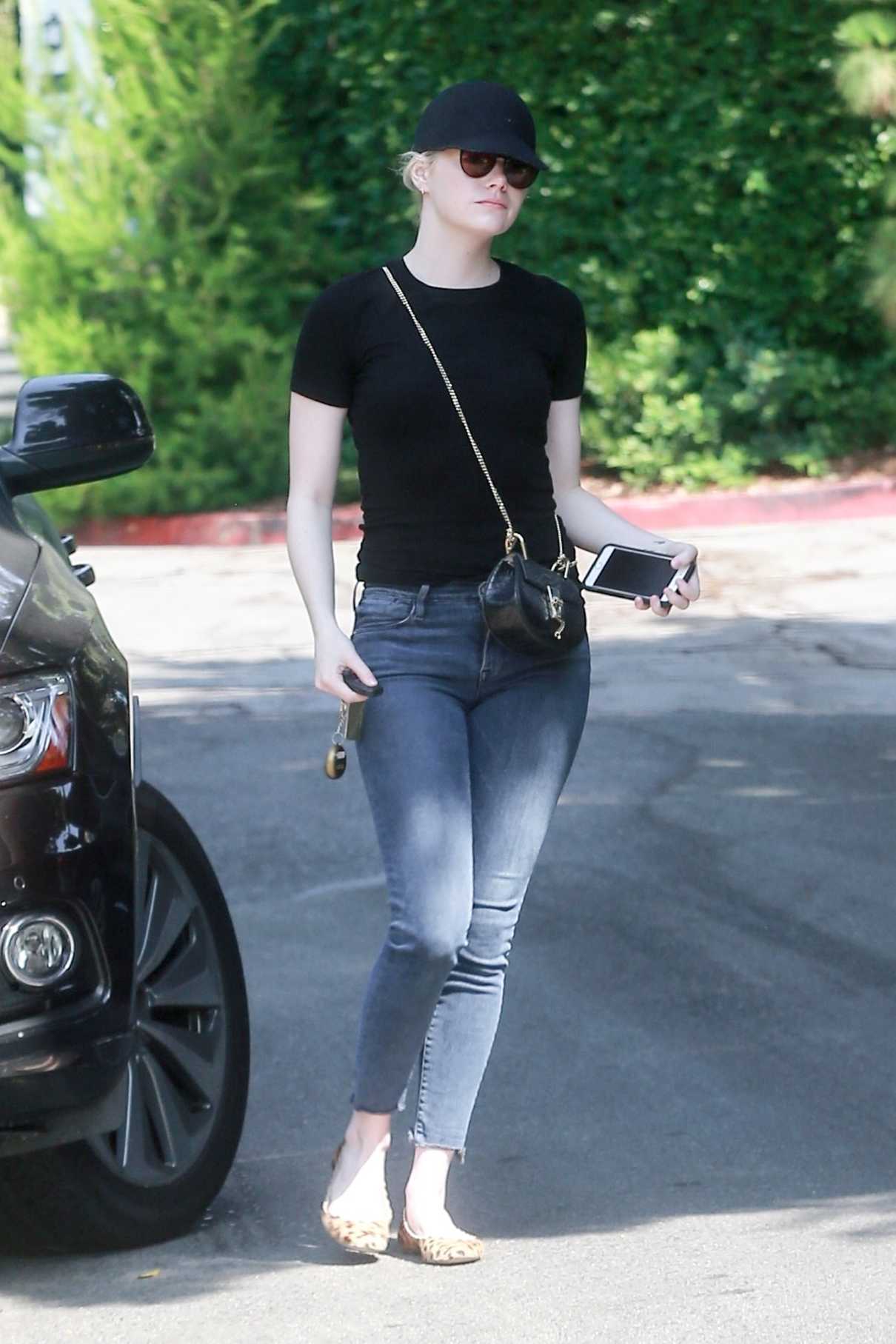 Emma Stone Visits a Friend in Los Angeles 07/11/2017-2