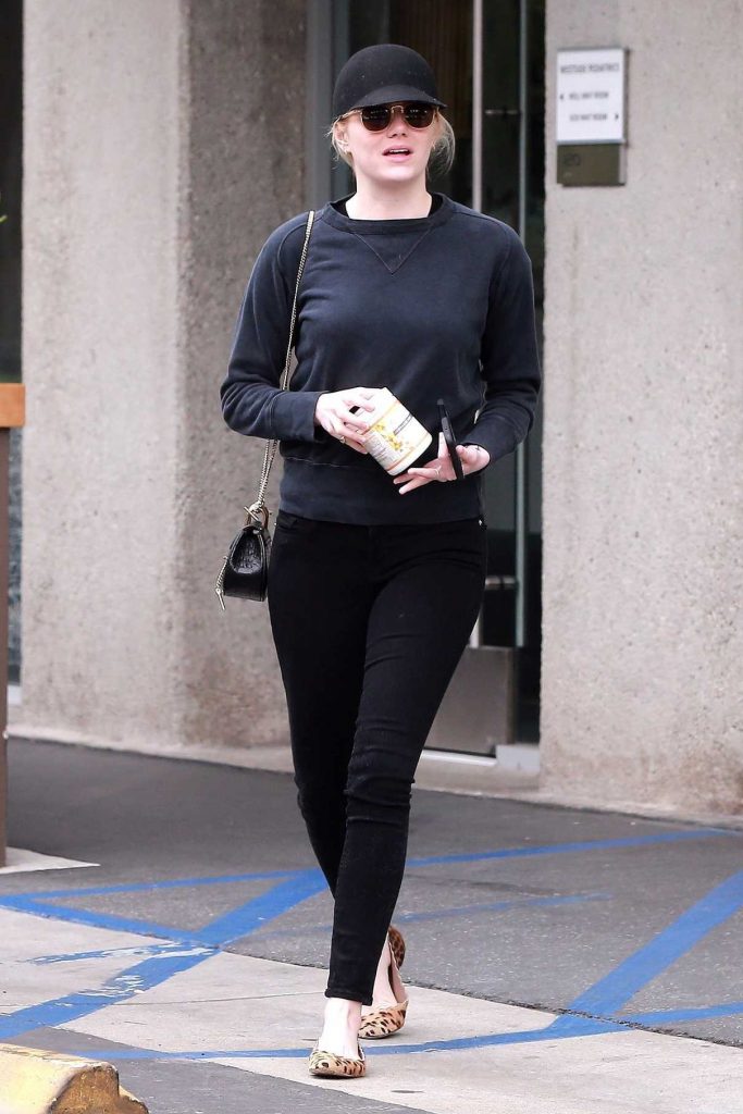 Emma Stone Visits Her Doctor's Office in Brentwood 07/01/2017-1