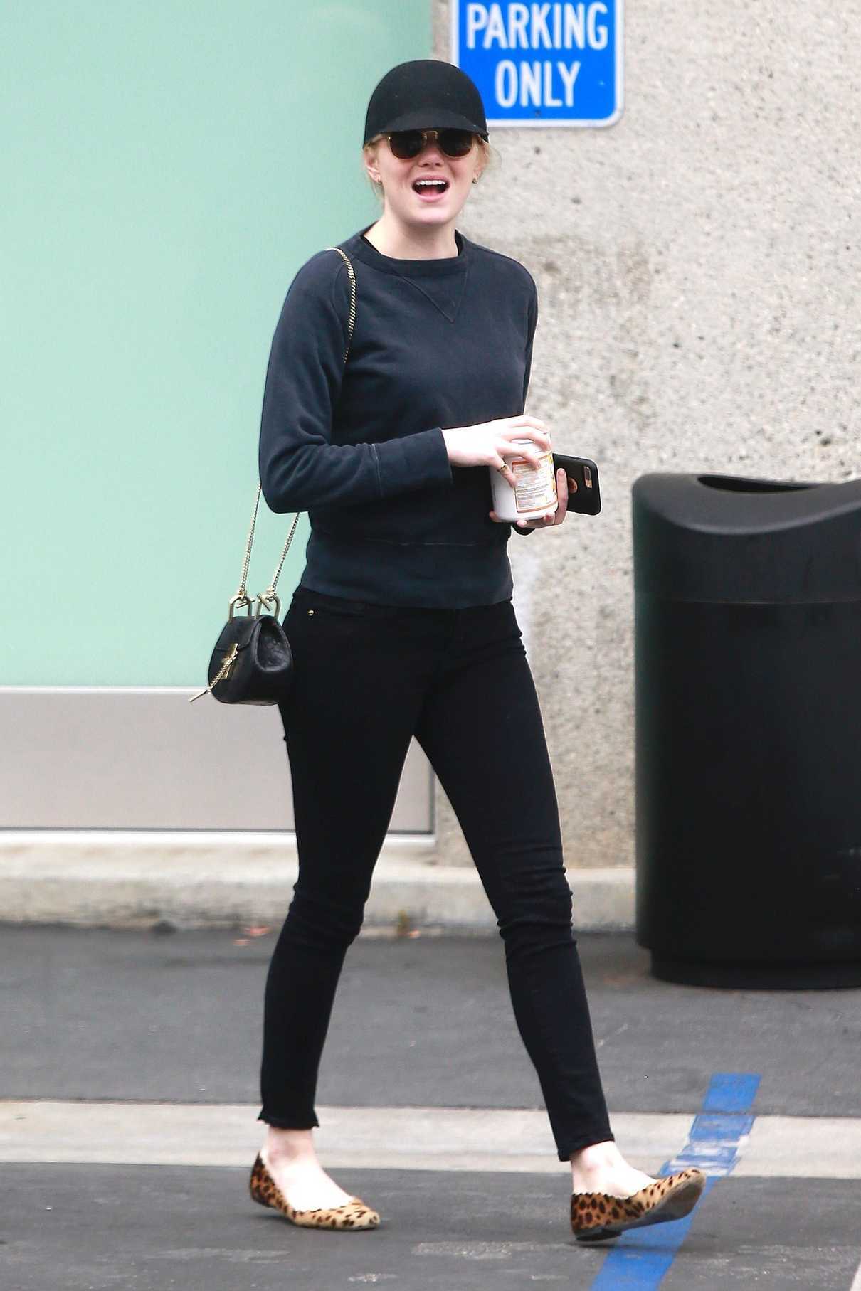 Emma Stone Visits Her Doctor's Office in Brentwood 07/01/2017-2