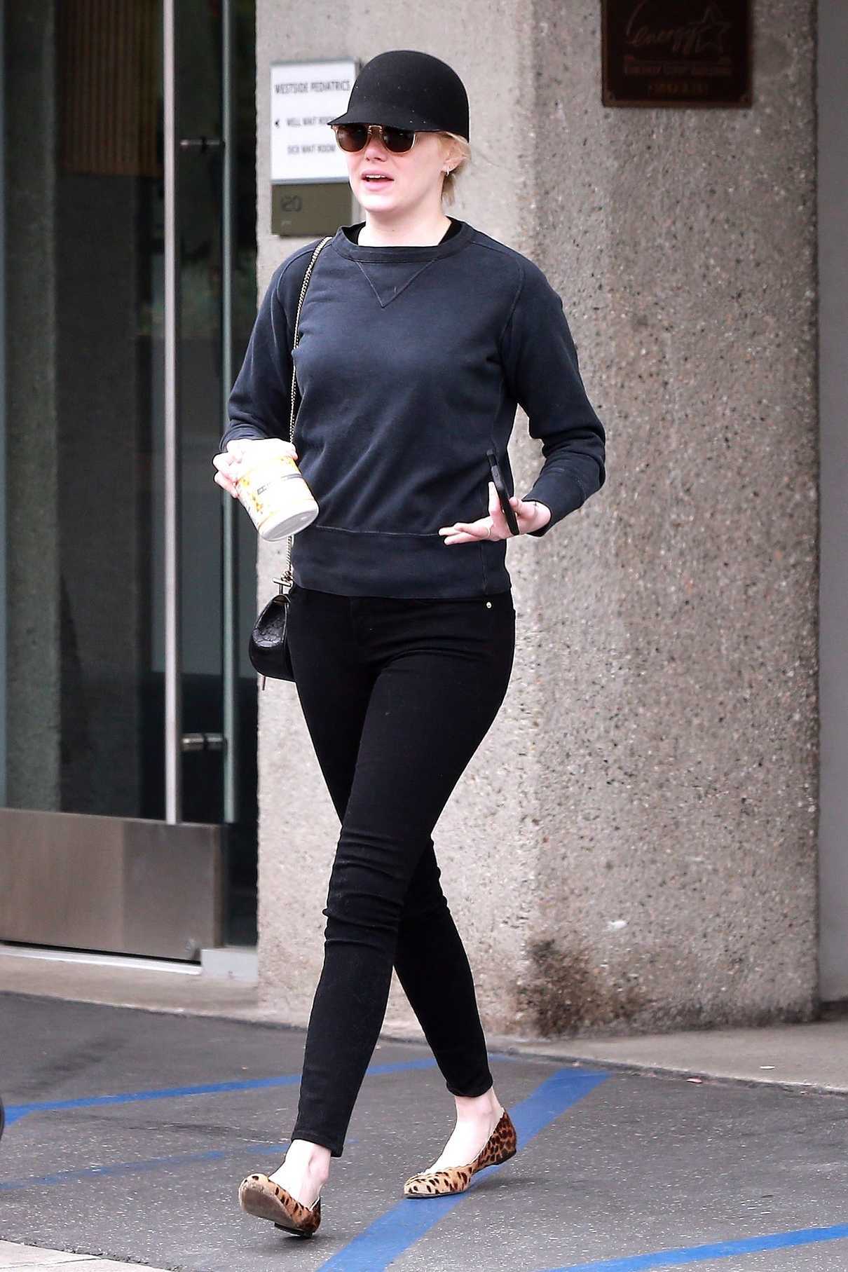 Emma Stone Visits Her Doctor's Office in Brentwood 07/01/2017-3