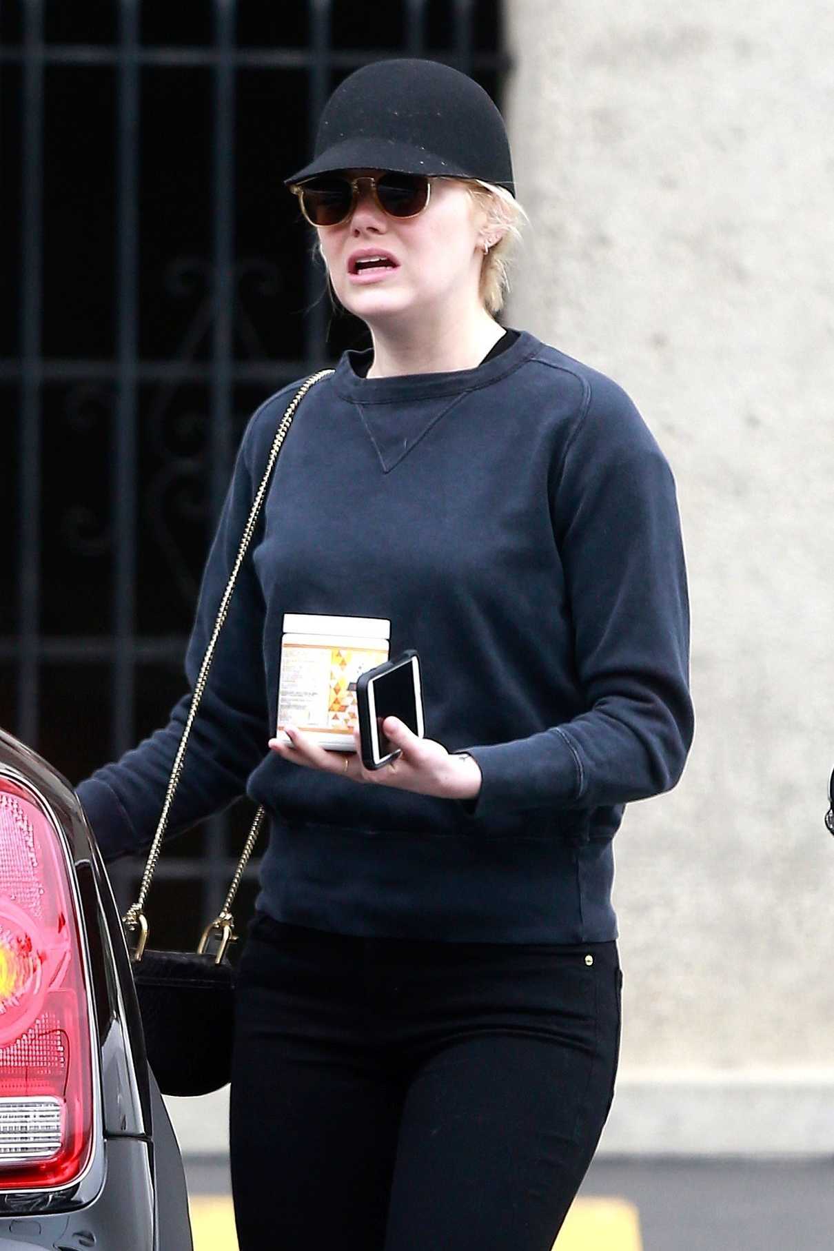 Emma Stone Visits Her Doctor's Office in Brentwood 07/01/2017-4