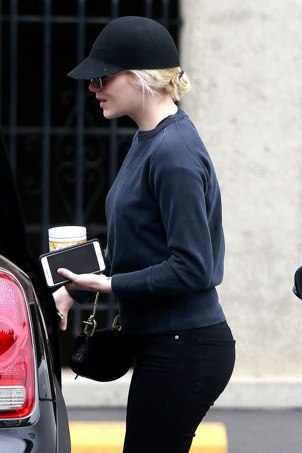 Emma Stone Visits Her Doctor's Office in Brentwood 07/01/2017-5